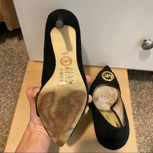 Michael Michael Kors gold emblem heels - Picture 9 of 9